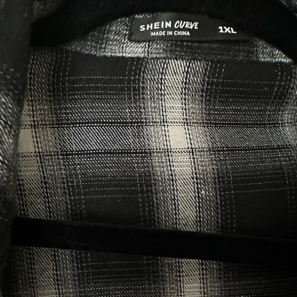 SHEIN Curve Plaid Button-Up - Size 1XL - Picture 3 of 3